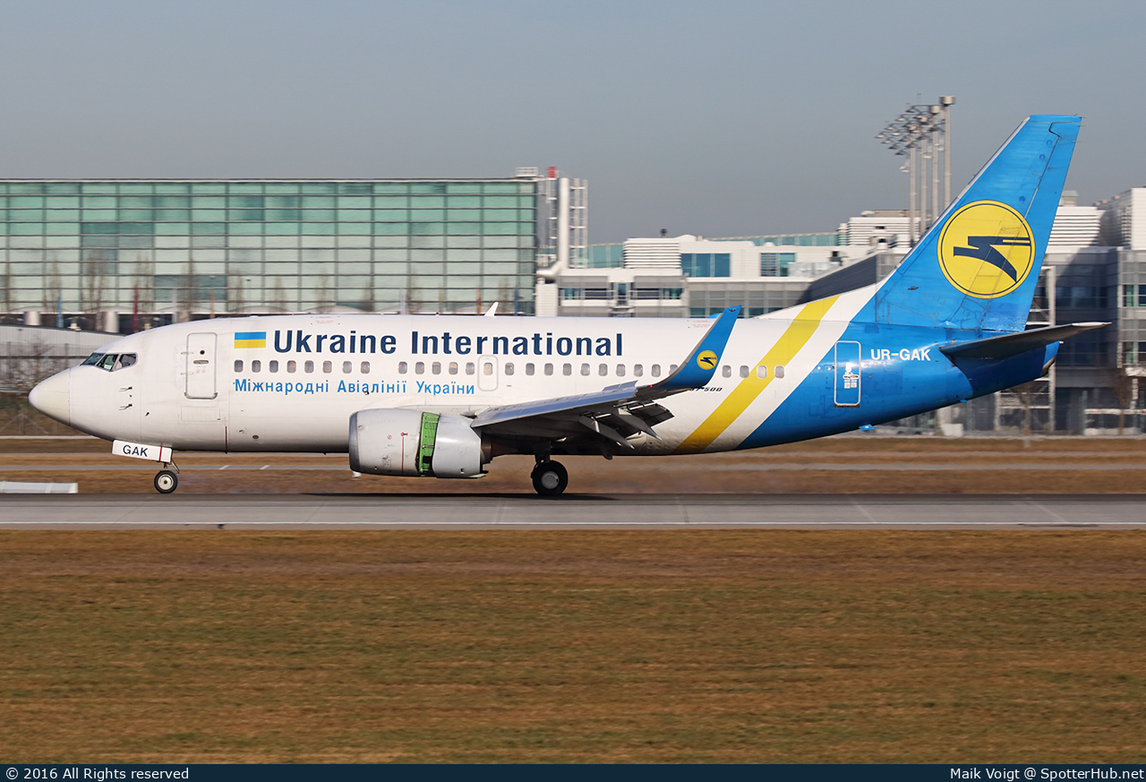 Photo of UR-GAK - Boeing 737-5Y0 operated by Ukraine International Airlines