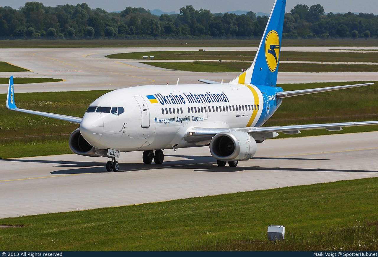 Photo of UR-GAT - Boeing 737-528 operated by Ukraine International Airlines