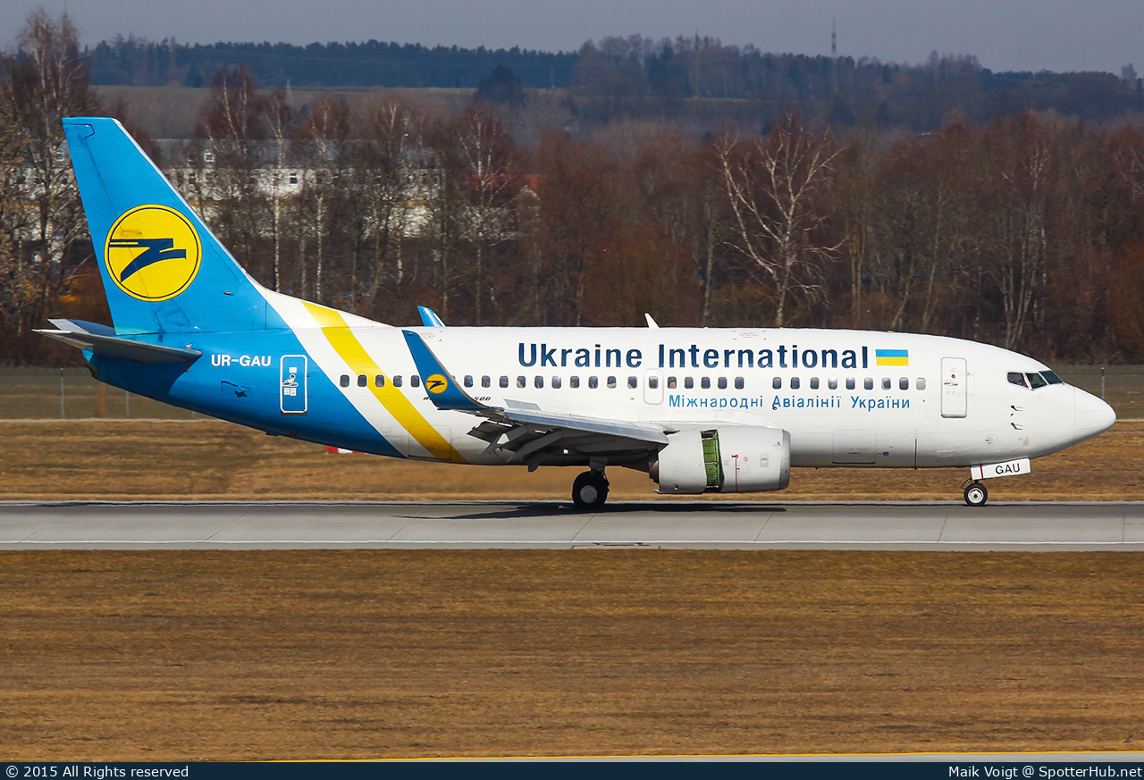 Photo of UR-GAU - Boeing 737-5Y0 operated by Ukraine International Airlines