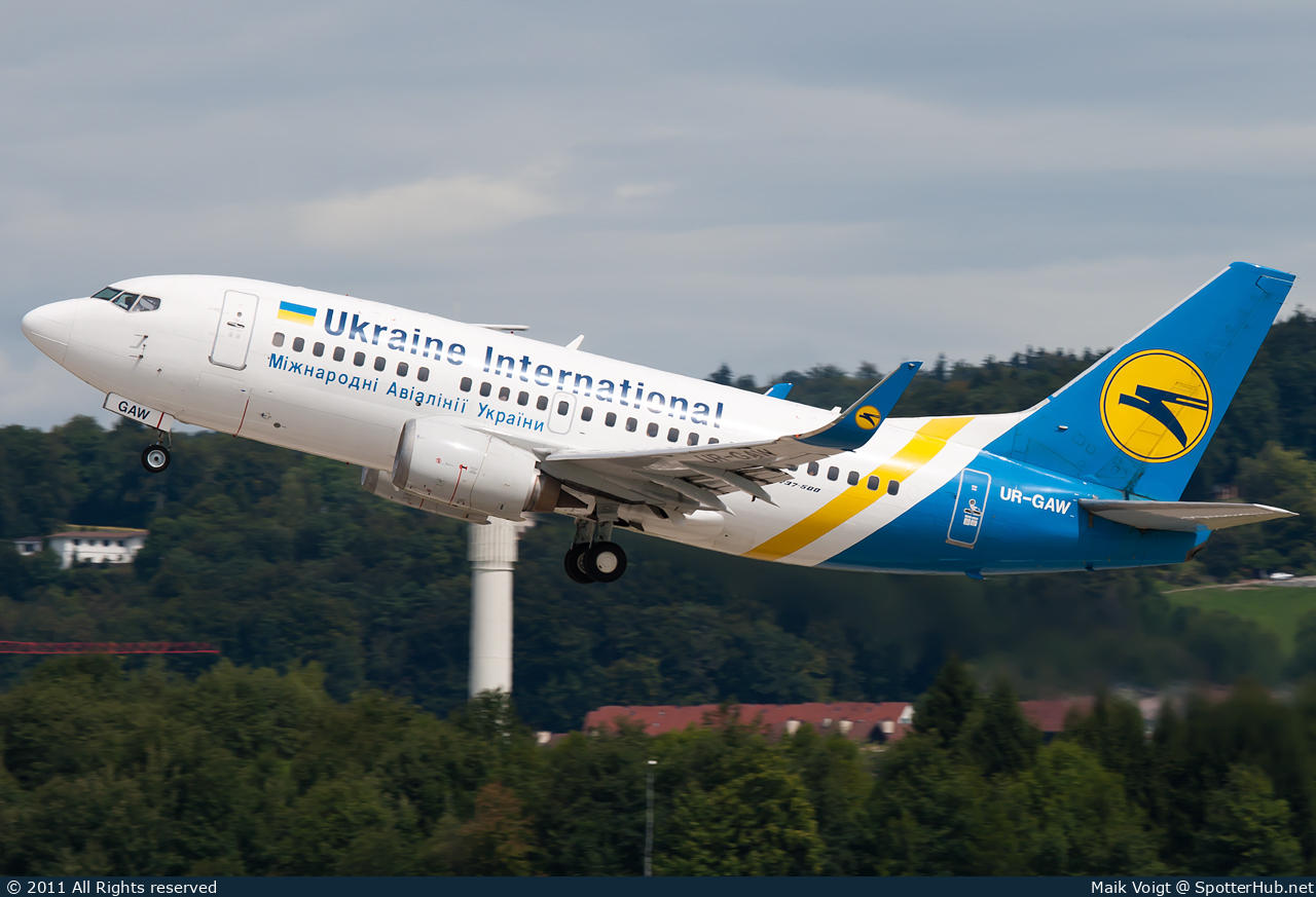 Photo of UR-GAW - Boeing 737-5Y0 operated by Ukraine International Airlines
