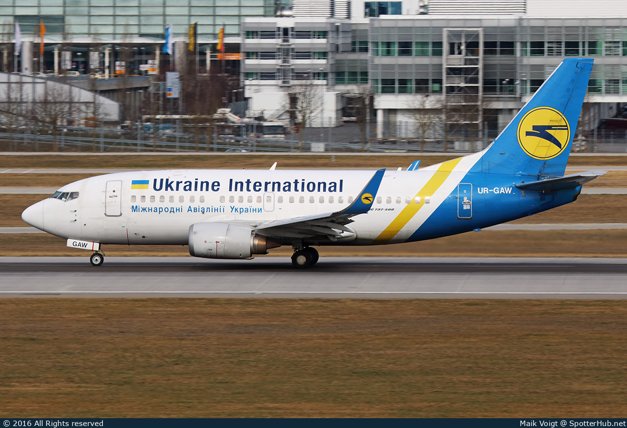 Photo of UR-GAW - Boeing 737-5Y0 operated by Ukraine International Airlines
