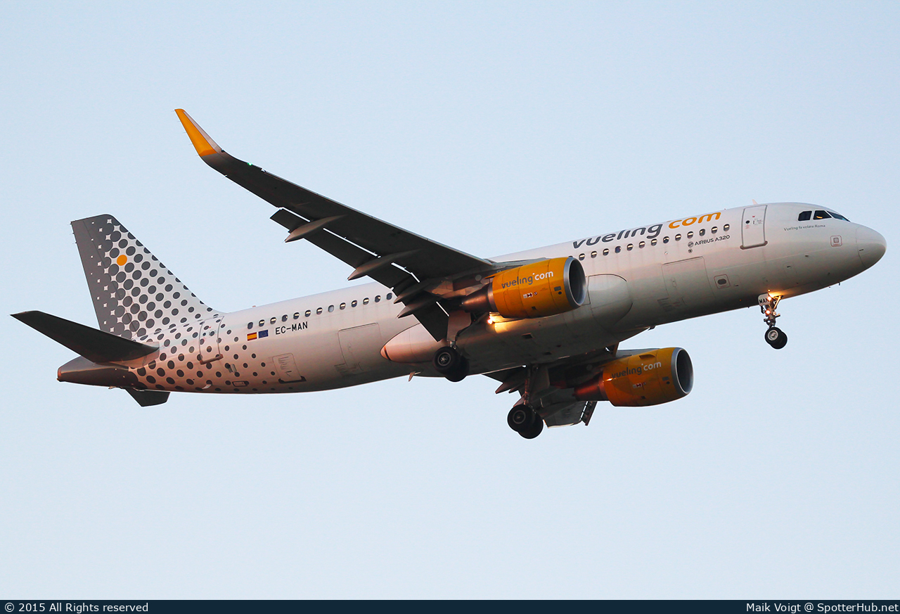 Photo of EC-MAN - Airbus A320-214 operated by Vueling