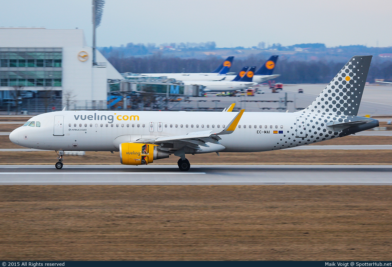 Photo of EC-MAI - Airbus A320-214 operated by Vueling