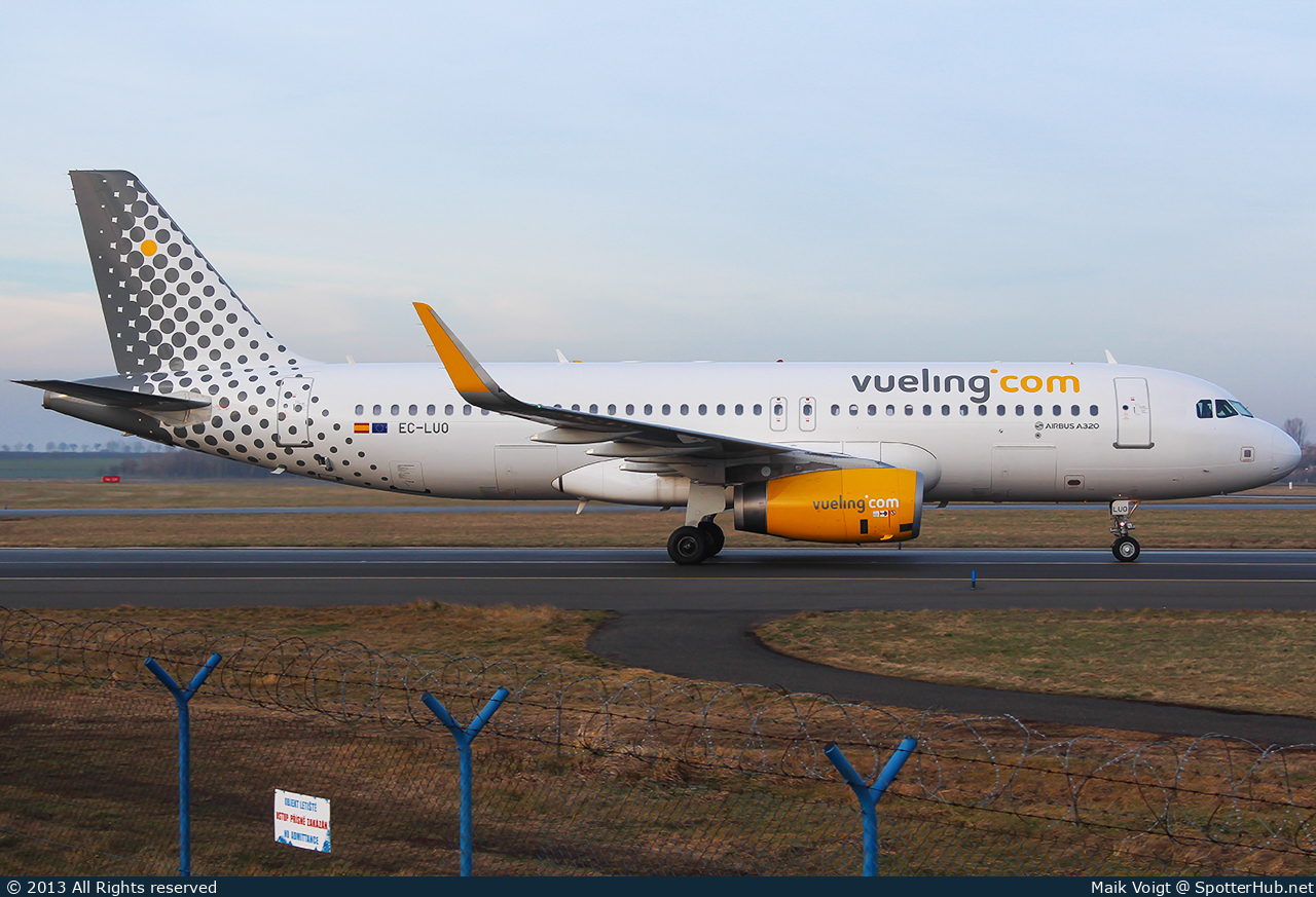 Photo of EC-LUO - Airbus A320-232 operated by Vueling