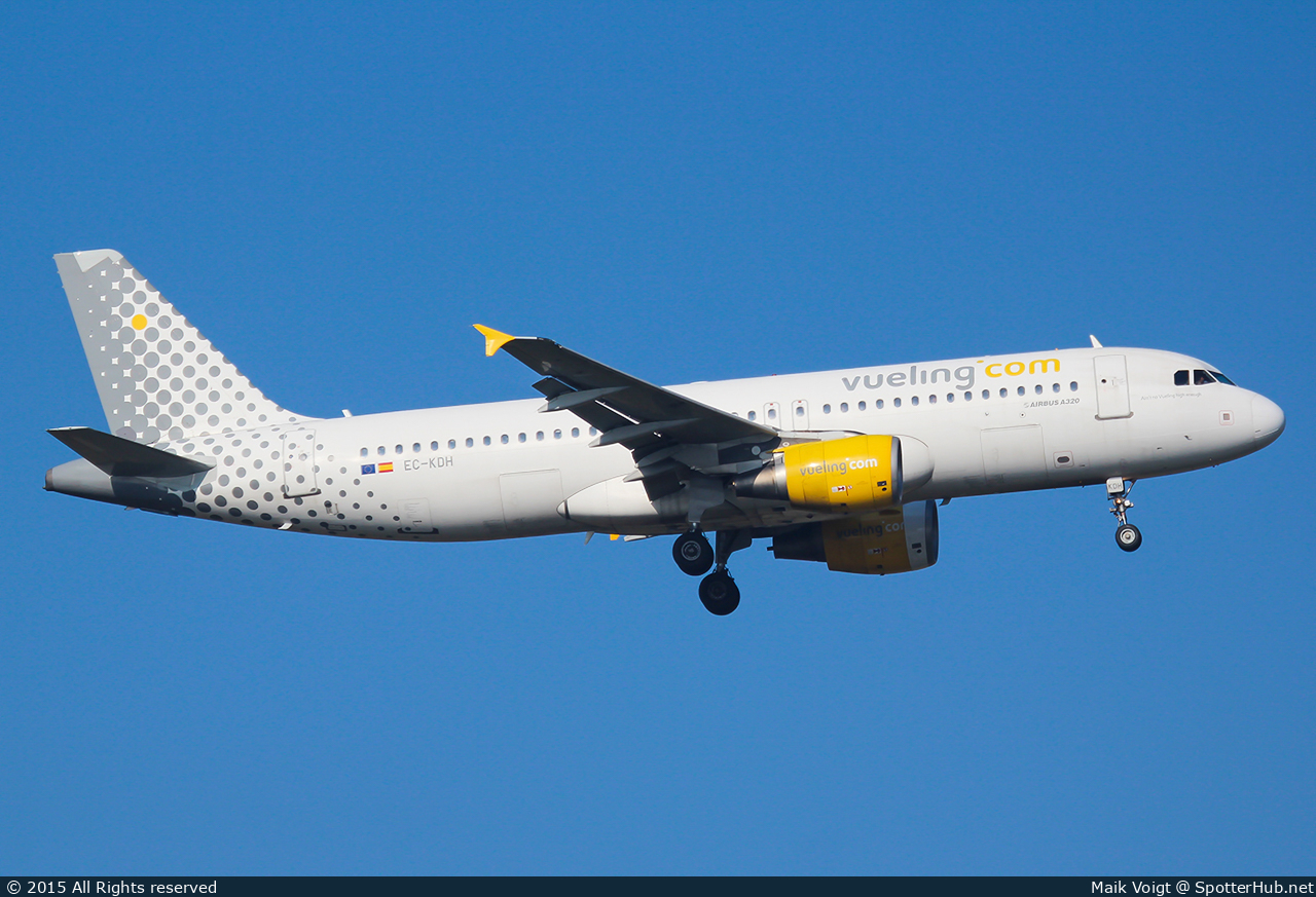Photo of EC-KDH - Airbus A320-214 operated by Vueling