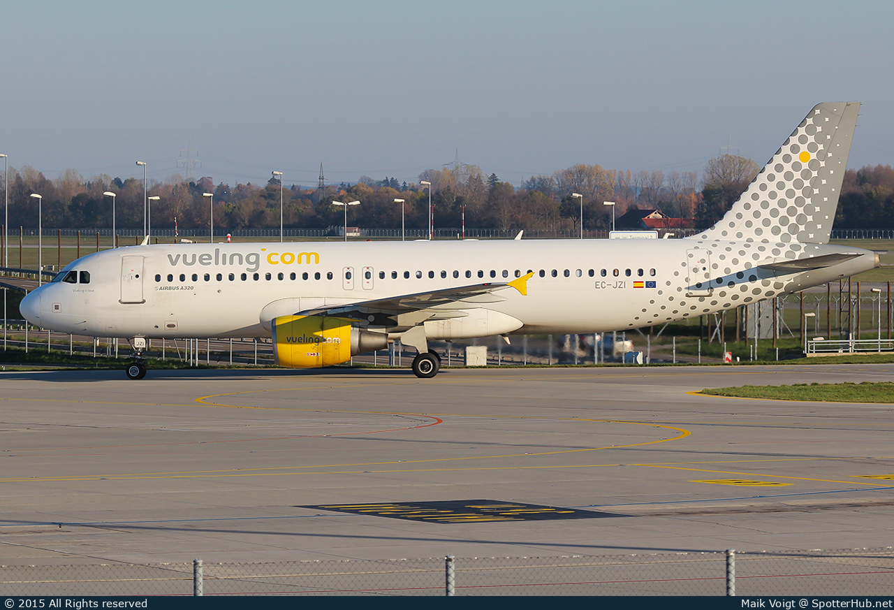 Photo of EC-JZI - Airbus A320-214 operated by Vueling