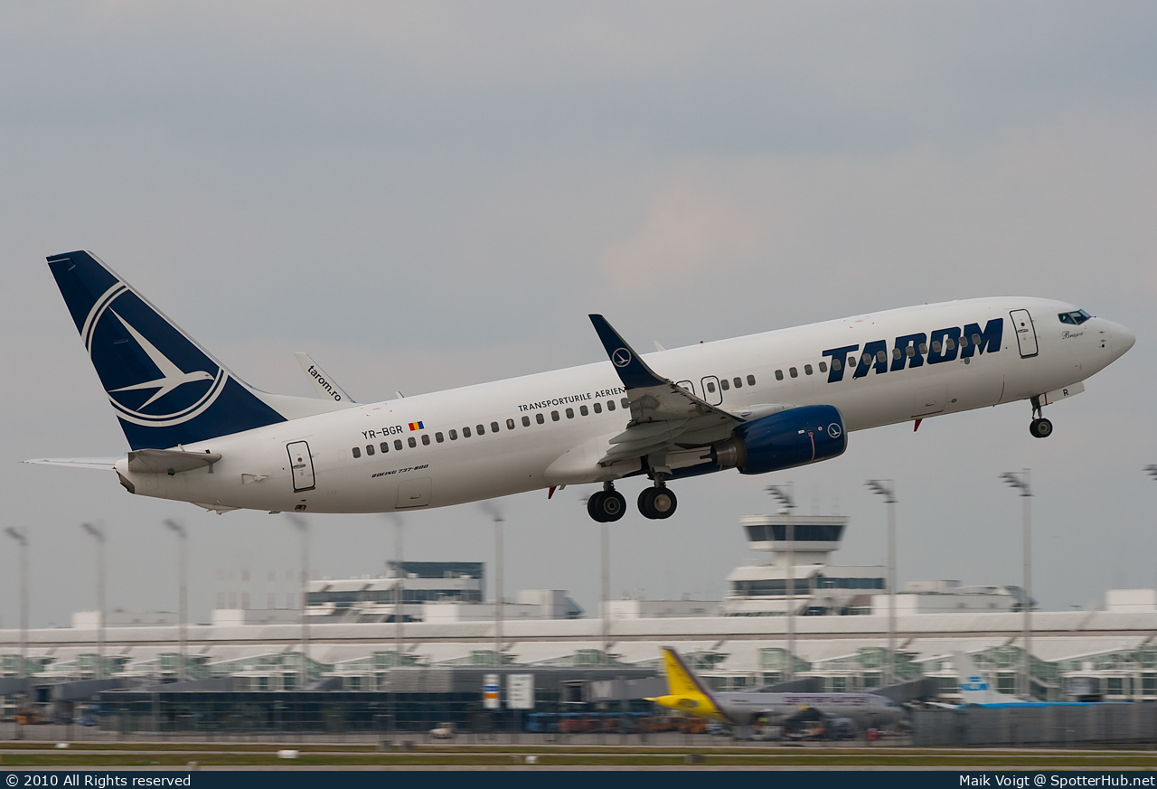 Photo of YR-BGR - Boeing 737-86J operated by Tarom - Romanian Air Transport