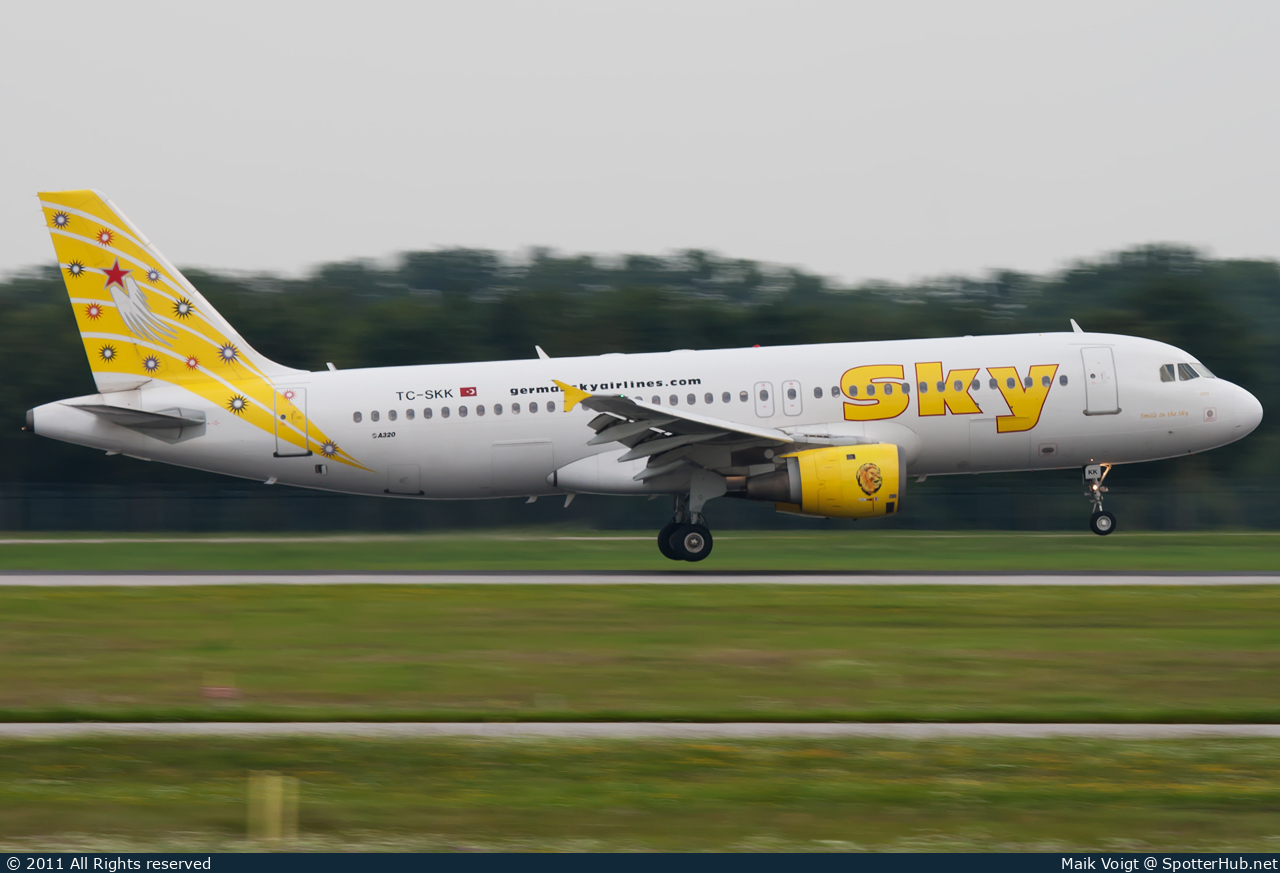 Photo of TC-SKK - Airbus A320-211 operated by Sky Airlines