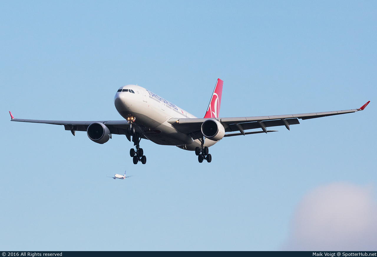 Photo of TC-LNA - Airbus A330-223 operated by Turkish Airlines