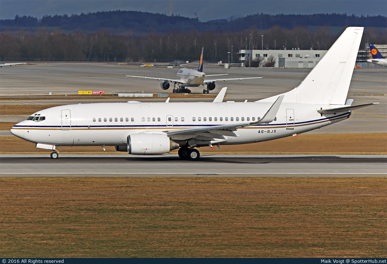 Photo of A6-RJX - Boeing 737-7AK(BBJ) operated by Royal Jet