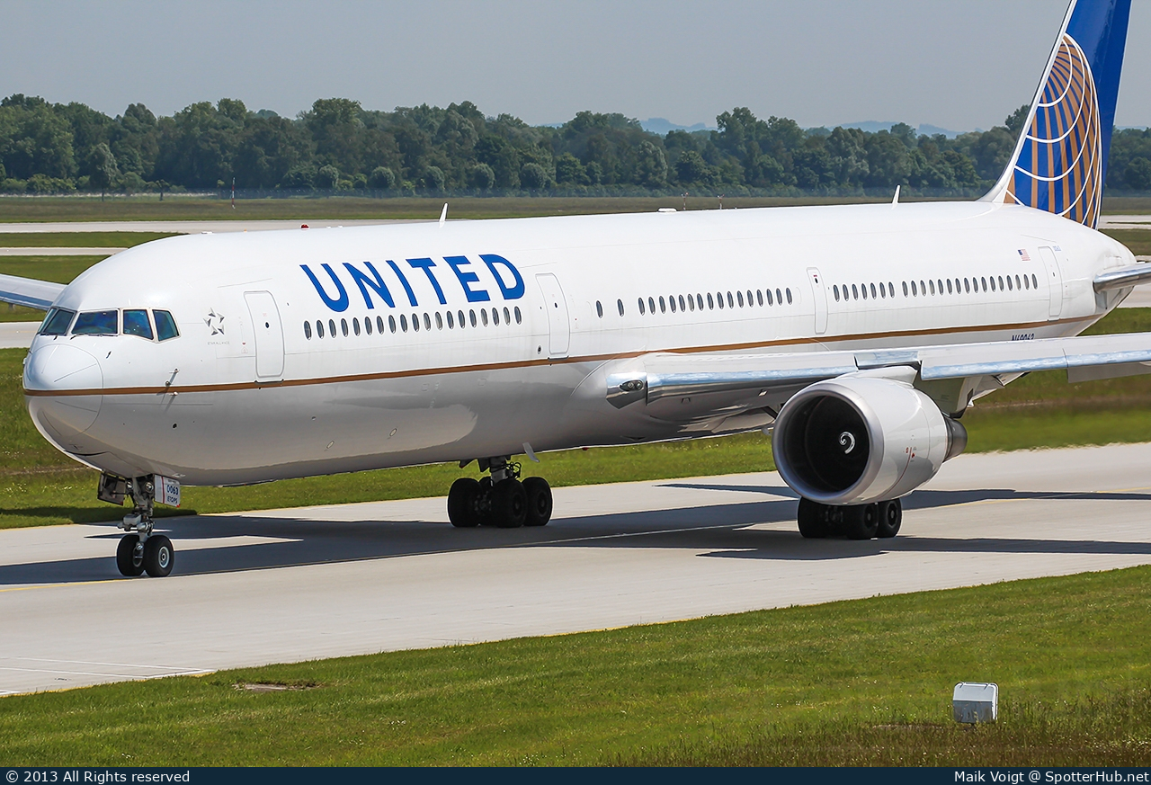 Photo of N69063 - Boeing 767-424(ER) operated by United Airlines
