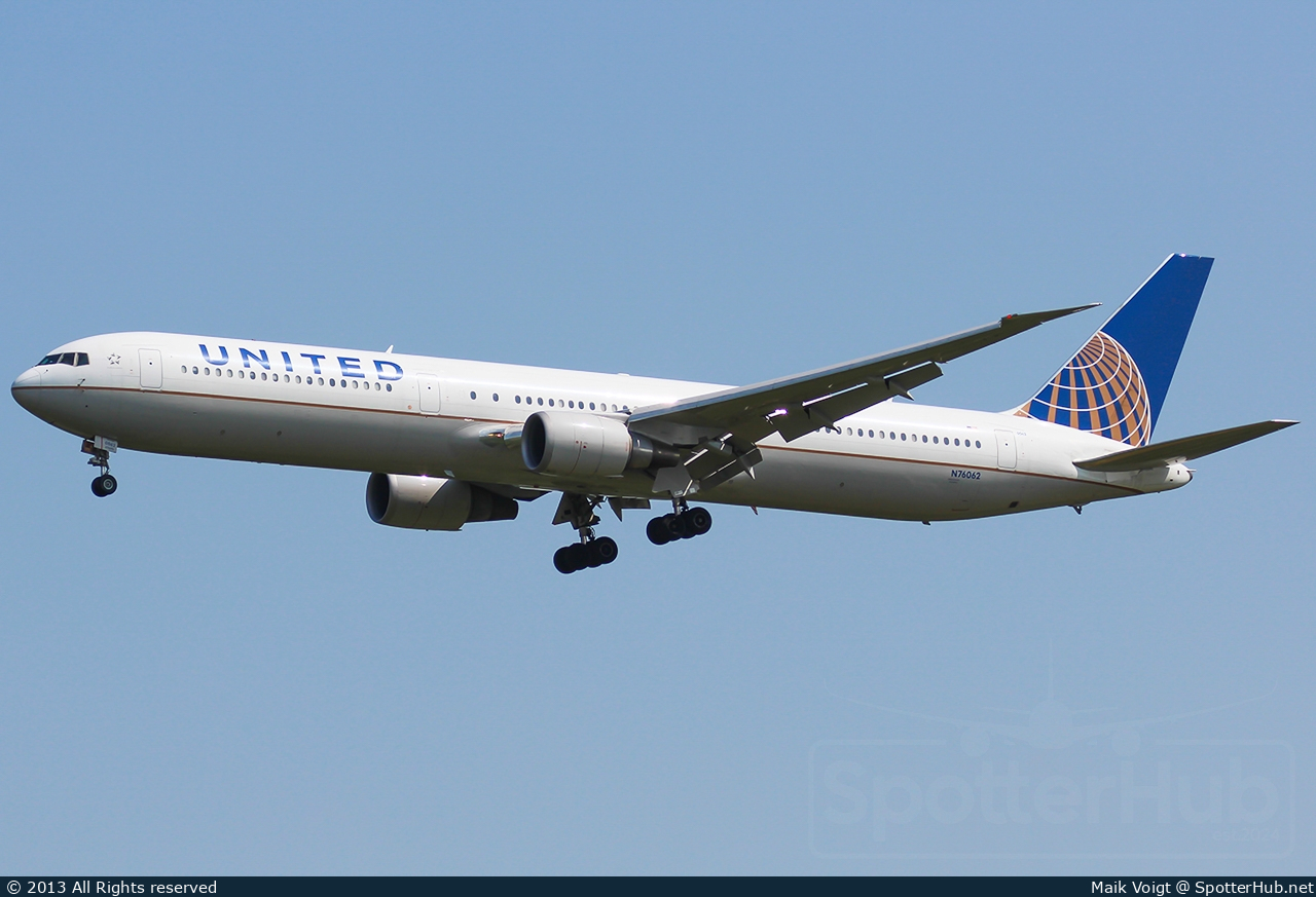 Photo of N76062 - Boeing 767-424(ER) operated by United Airlines