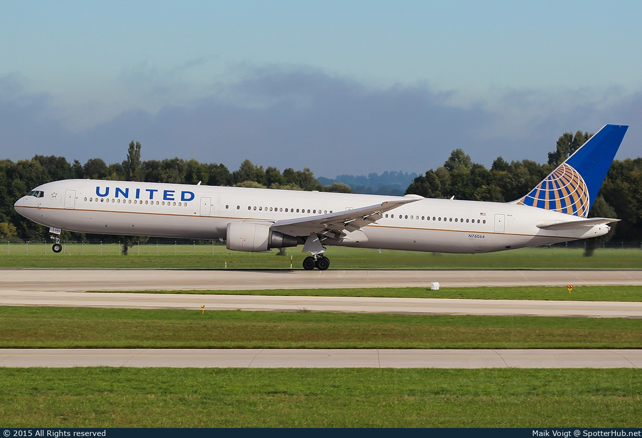 Photo of N76064 - Boeing 767-424(ER) operated by United Airlines