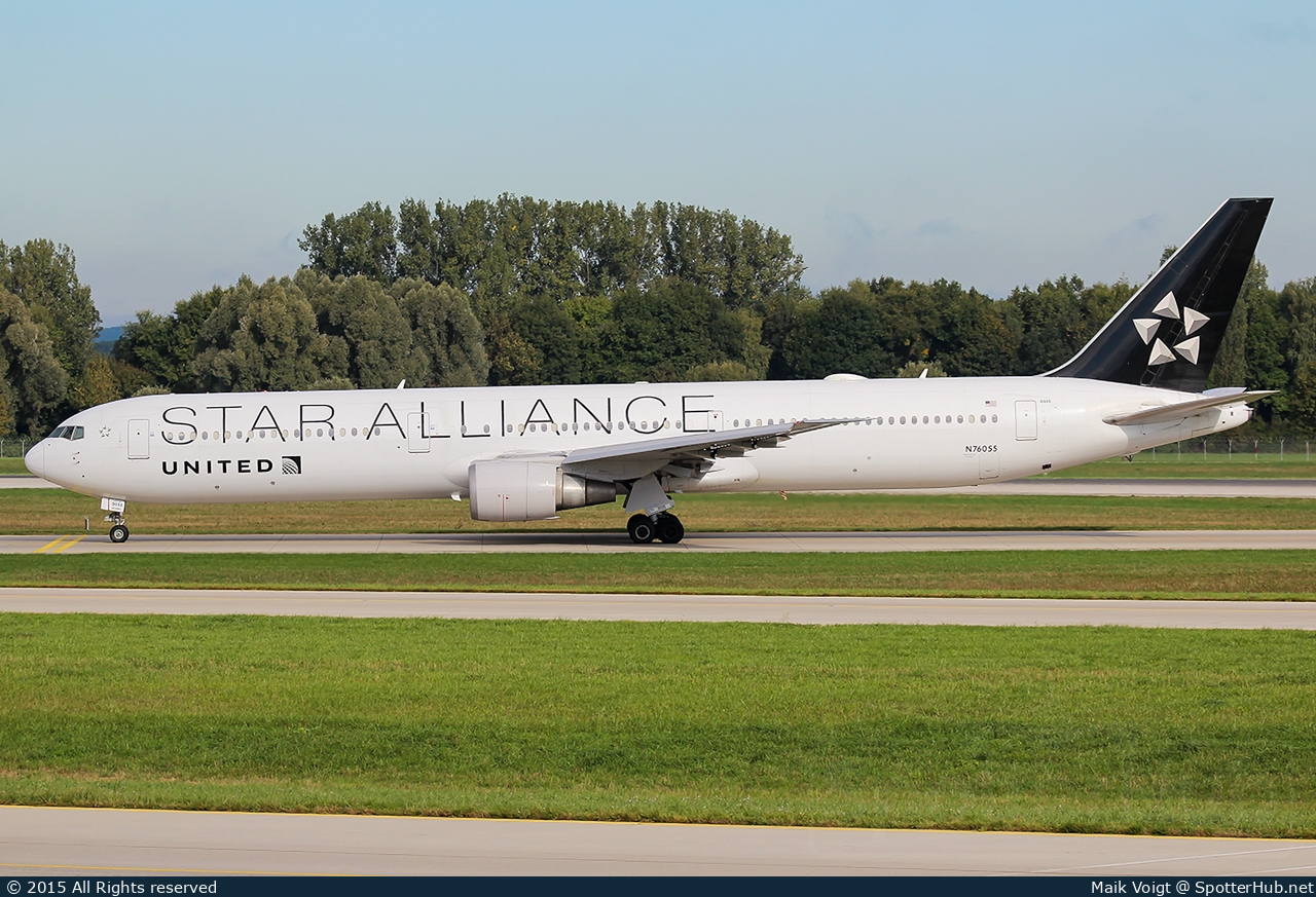 Photo of N76055 - Boeing 767-424(ER) operated by United Airlines
