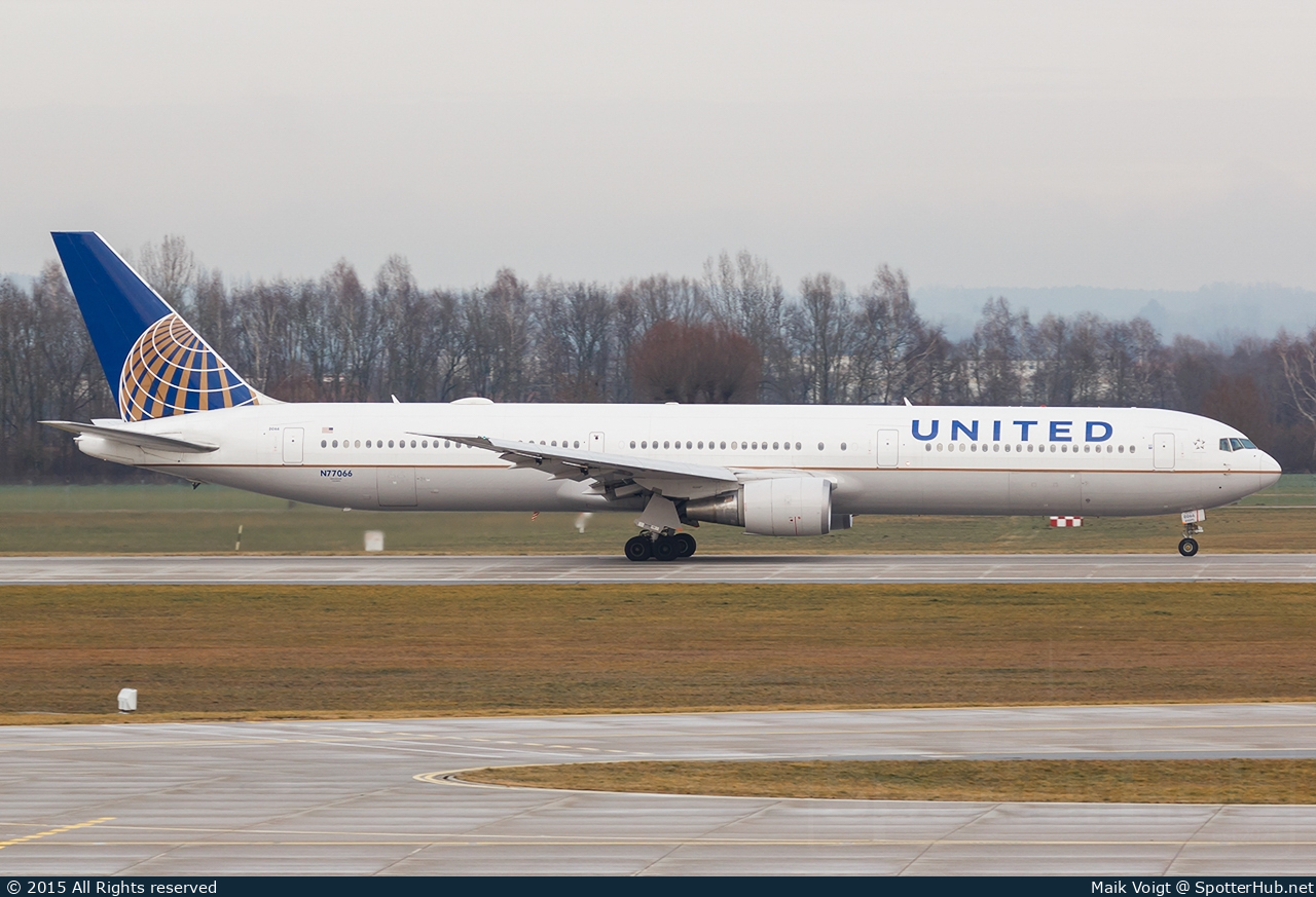 Photo of N77066 - Boeing 767-424(ER) operated by United Airlines