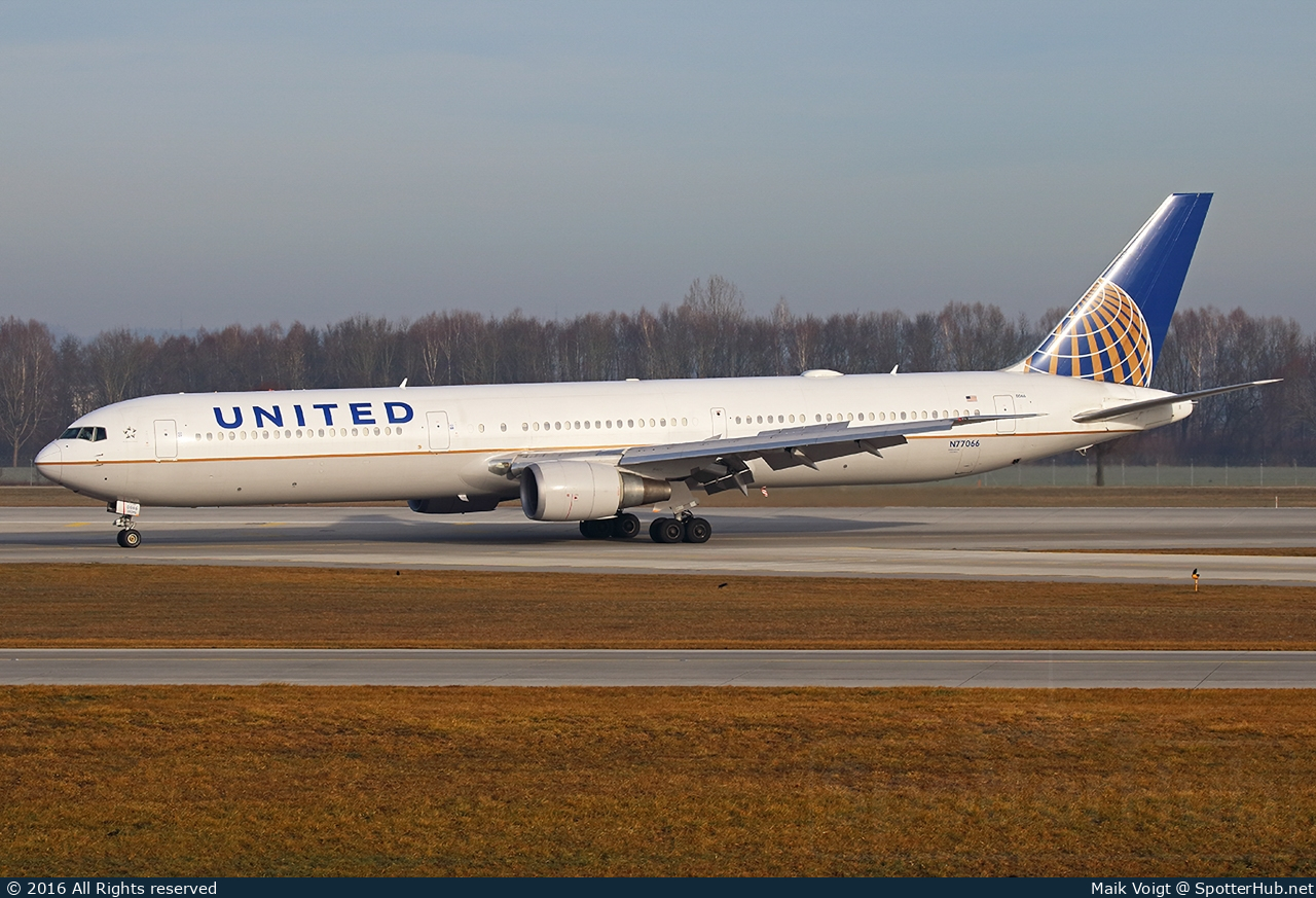 Photo of N77066 - Boeing 767-424(ER) operated by United Airlines