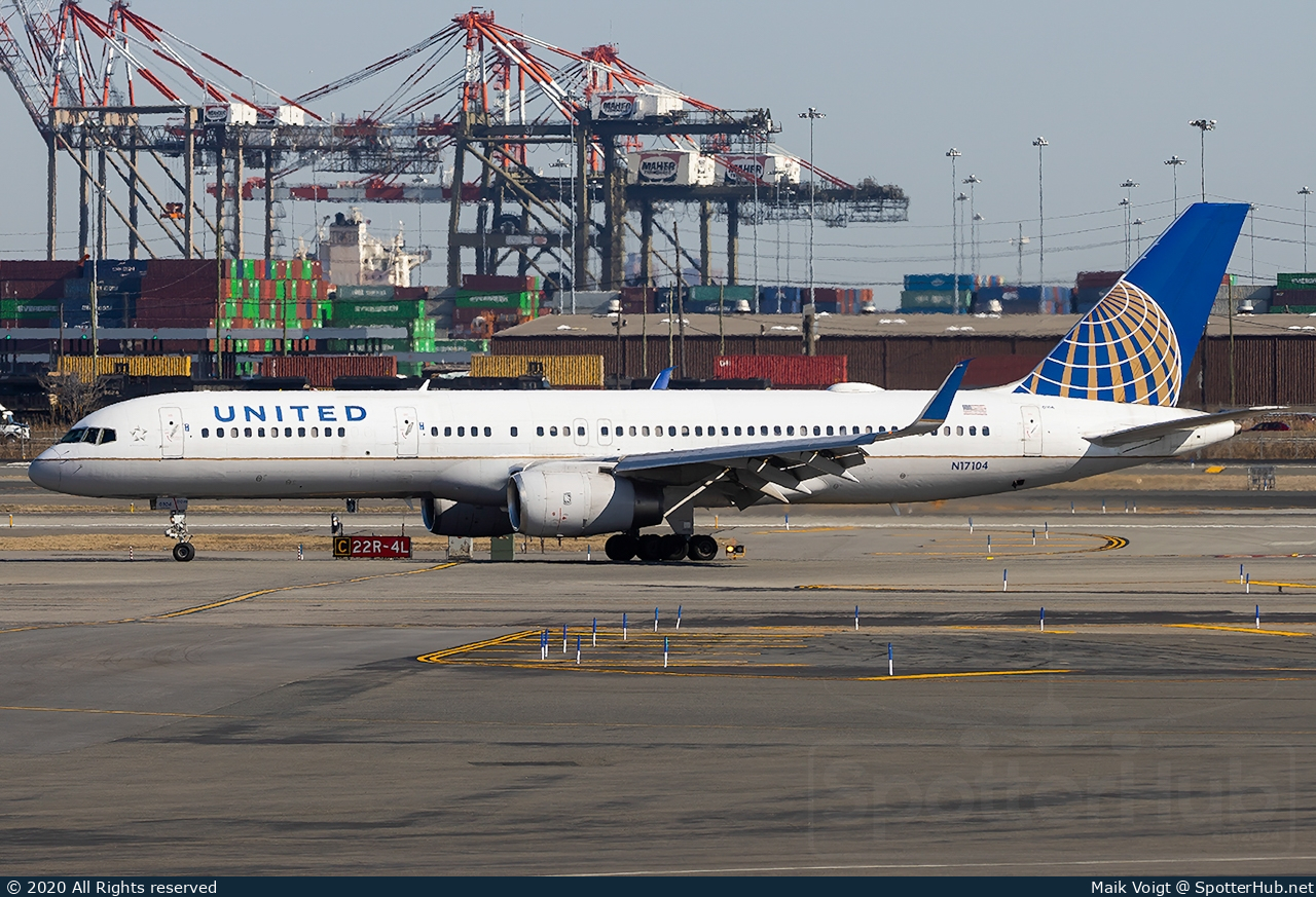 Photo of N17104 - Boeing 757-224 operated by United Airlines