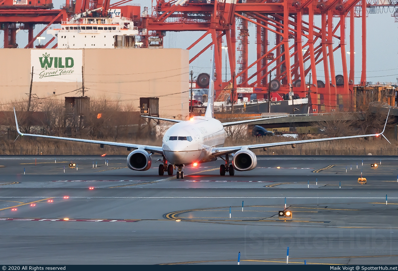 Photo of N37464 - Boeing 737-924(ER) operated by United Airlines