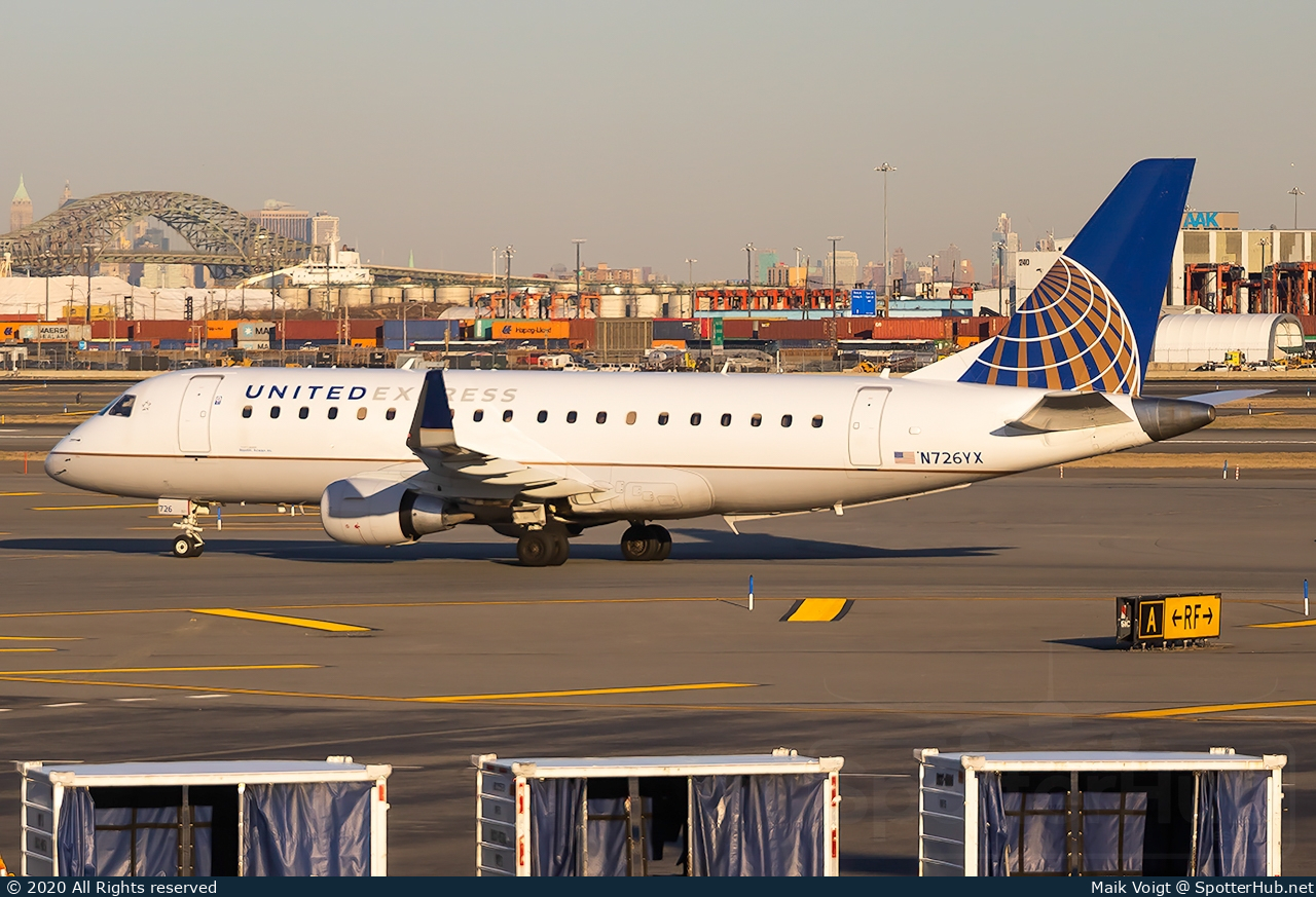Photo of N726YX - Embraer ERJ-175LR operated by United Express (opb Republic Airways)