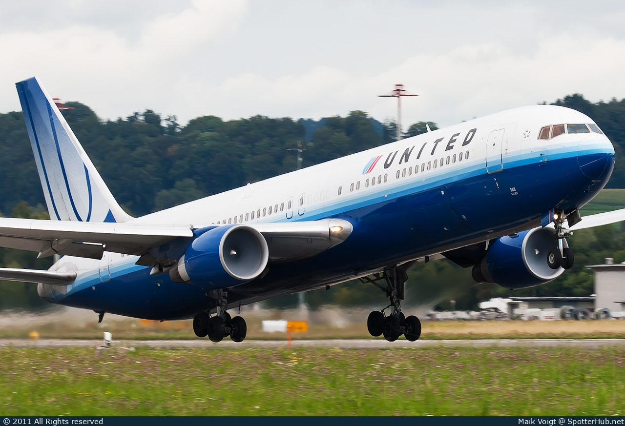 Photo of N659UA - Boeing 767-322(ER) operated by United Airlines