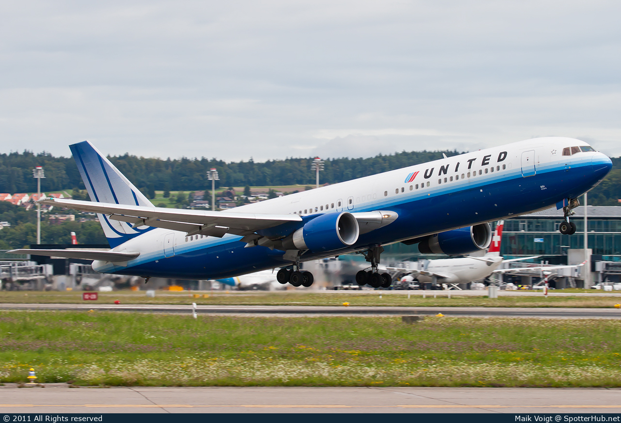 Photo of N654UA - Boeing 767-322(ER) operated by United Airlines