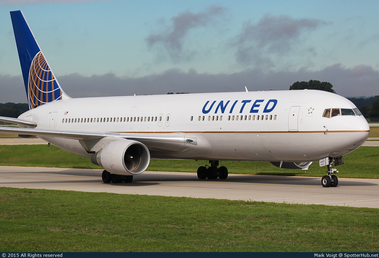 Photo of N655UA - Boeing 767-322(ER) operated by United Airlines
