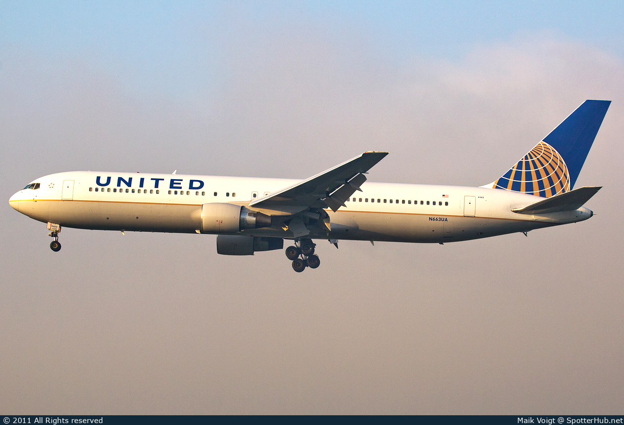 Photo of N663UA - Boeing 767-322(ER) operated by United Airlines