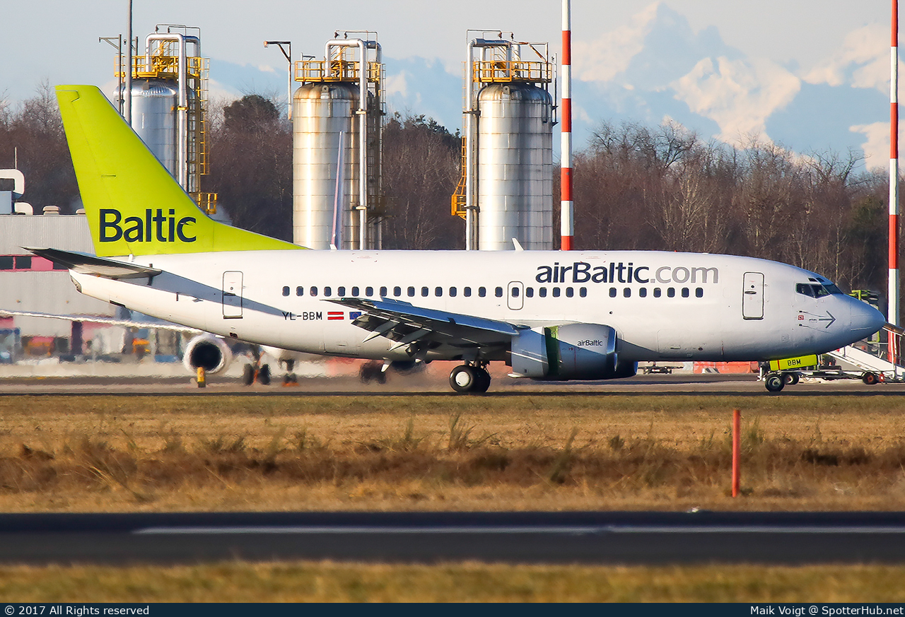 Photo of YL-BBM - Boeing 737-522 operated by airBaltic