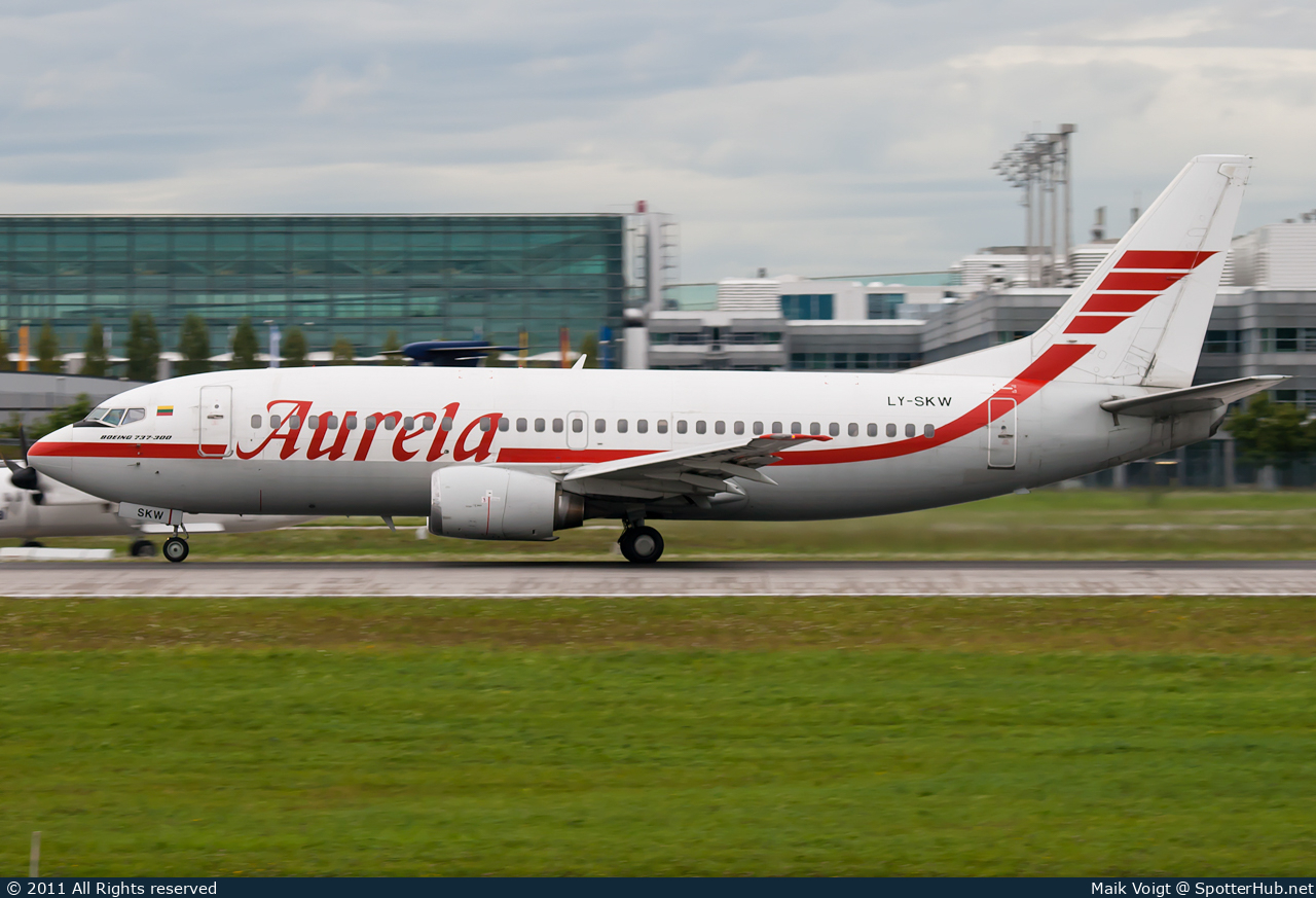 Photo of LY-SKW - Boeing 737-382 operated by Aurela