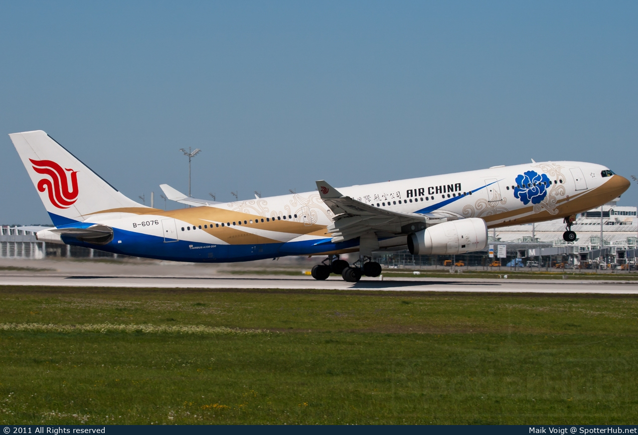 Photo of B-6076 - Airbus A330-243 operated by Air China