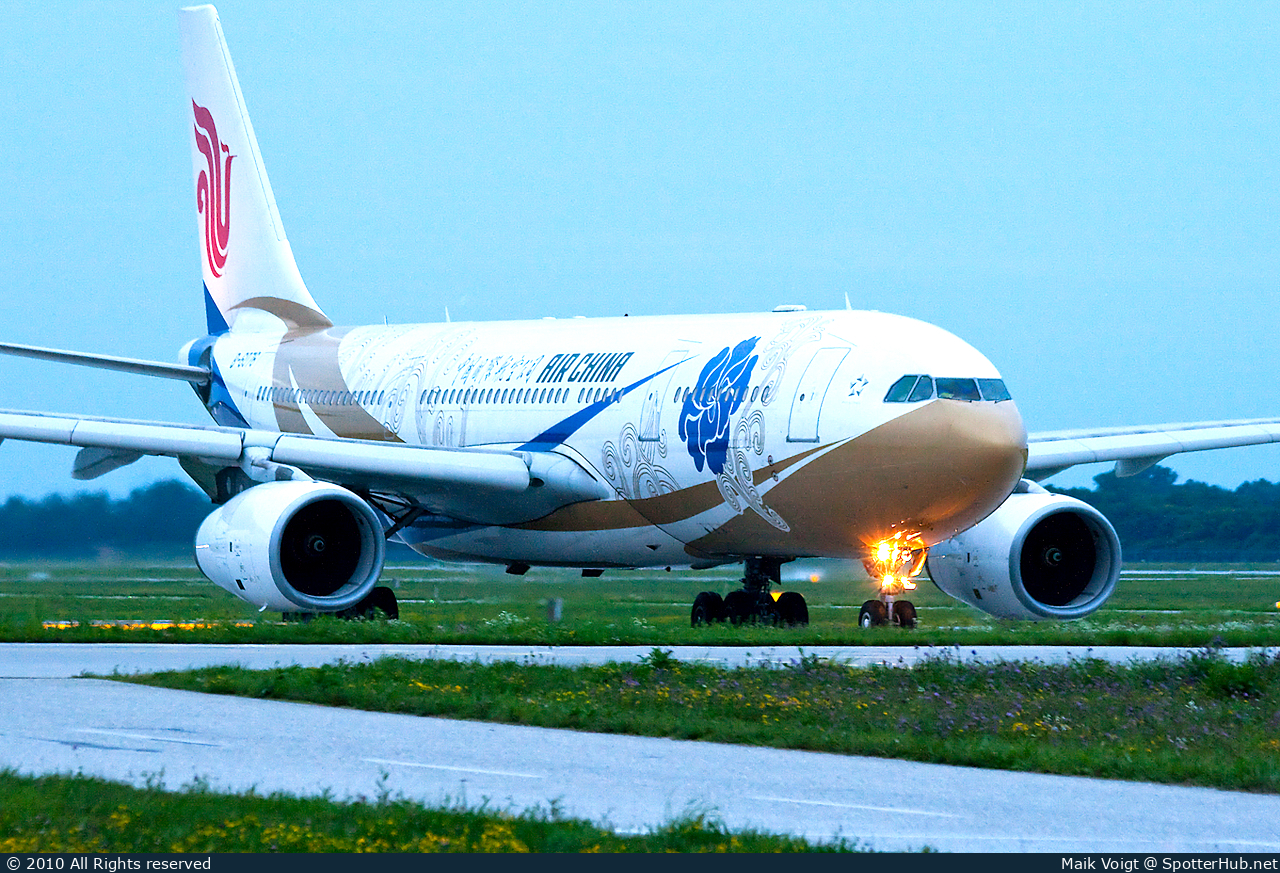 Photo of B-6076 - Airbus A330-243 operated by Air China