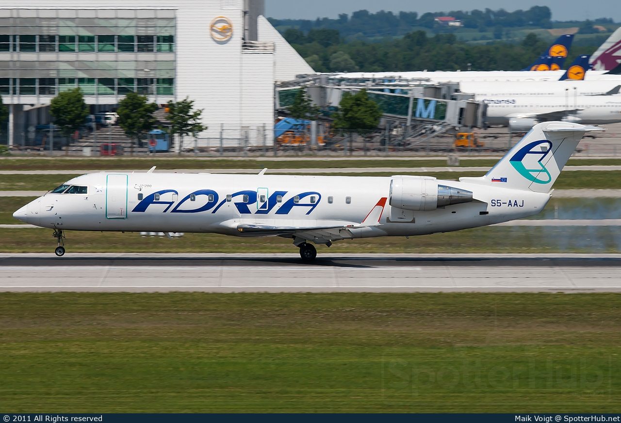 Photo of S5-AAJ - Bombardier CRJ-200LR operated by Adria Airways