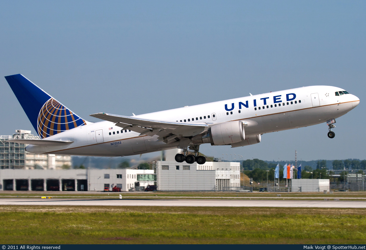 Photo of N73152 - Boeing 767-224(ER) operated by United Airlines