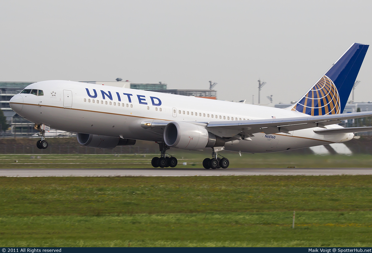 Photo of N68160 - Boeing 767-224(ER) operated by United Airlines