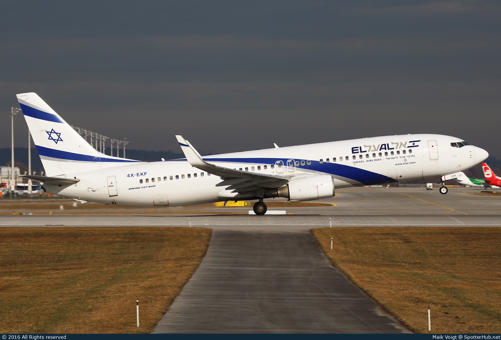 Photo of 4X-EKF - Boeing 737-8HX operated by El Al Israel Airlines
