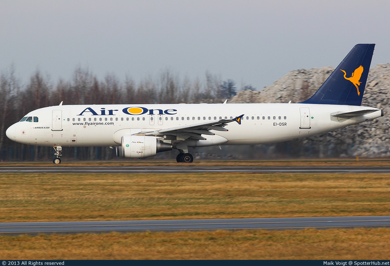 Photo of EI-DSR - Airbus A320-216 operated by Air One