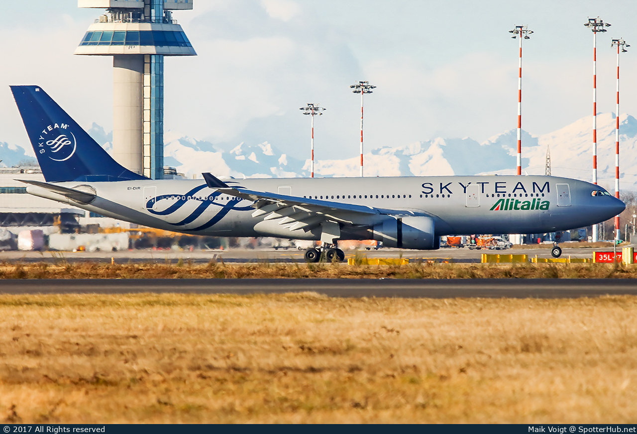Photo of EI-DIR - Airbus A330-202 operated by Alitalia