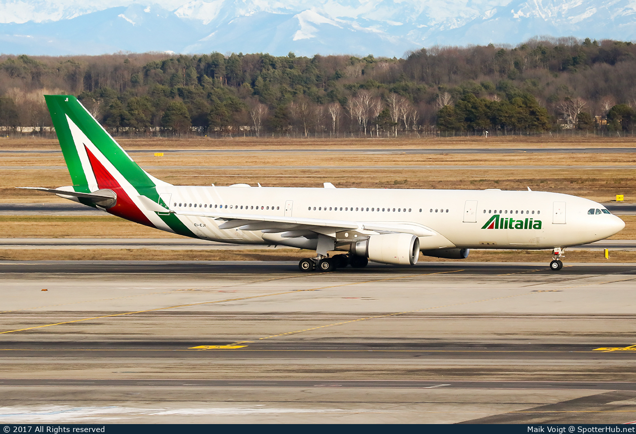 Photo of EI-EJI - Airbus A330-202 operated by Alitalia
