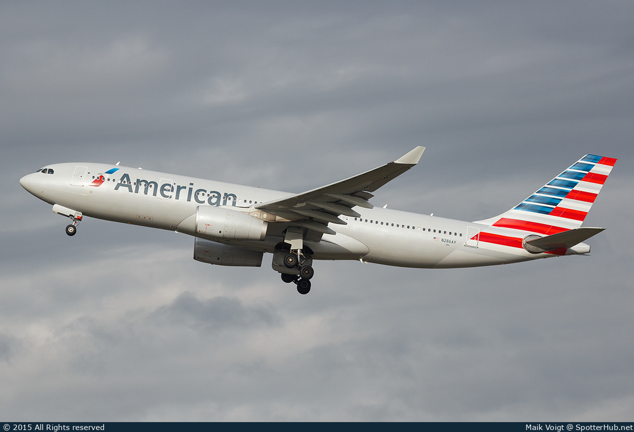 Photo of N286AY - Airbus A330-243 operated by American Airlines