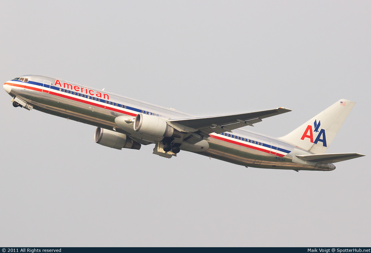 Photo of N357AA - Boeing 767-323(ER) operated by American Airlines