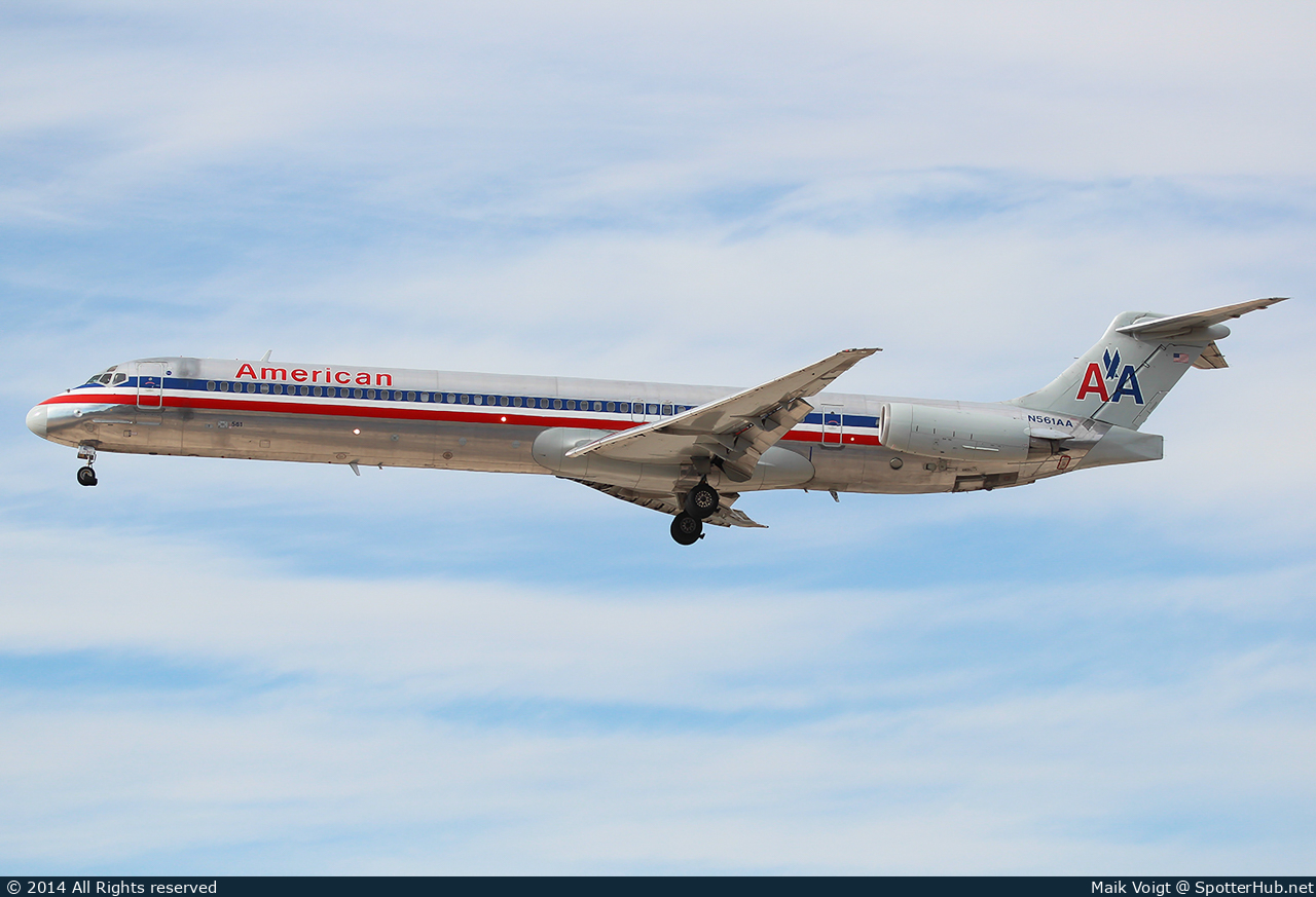 Photo of N561AA - McDonnell Douglas MD-82 operated by American Airlines