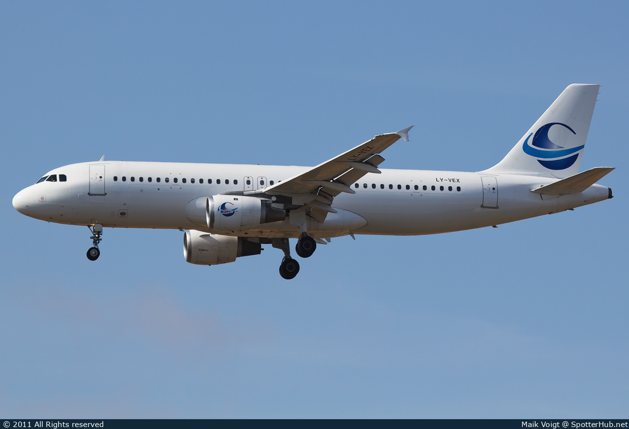 Photo of LY-VEX - Airbus A320-212 operated by Avion Express