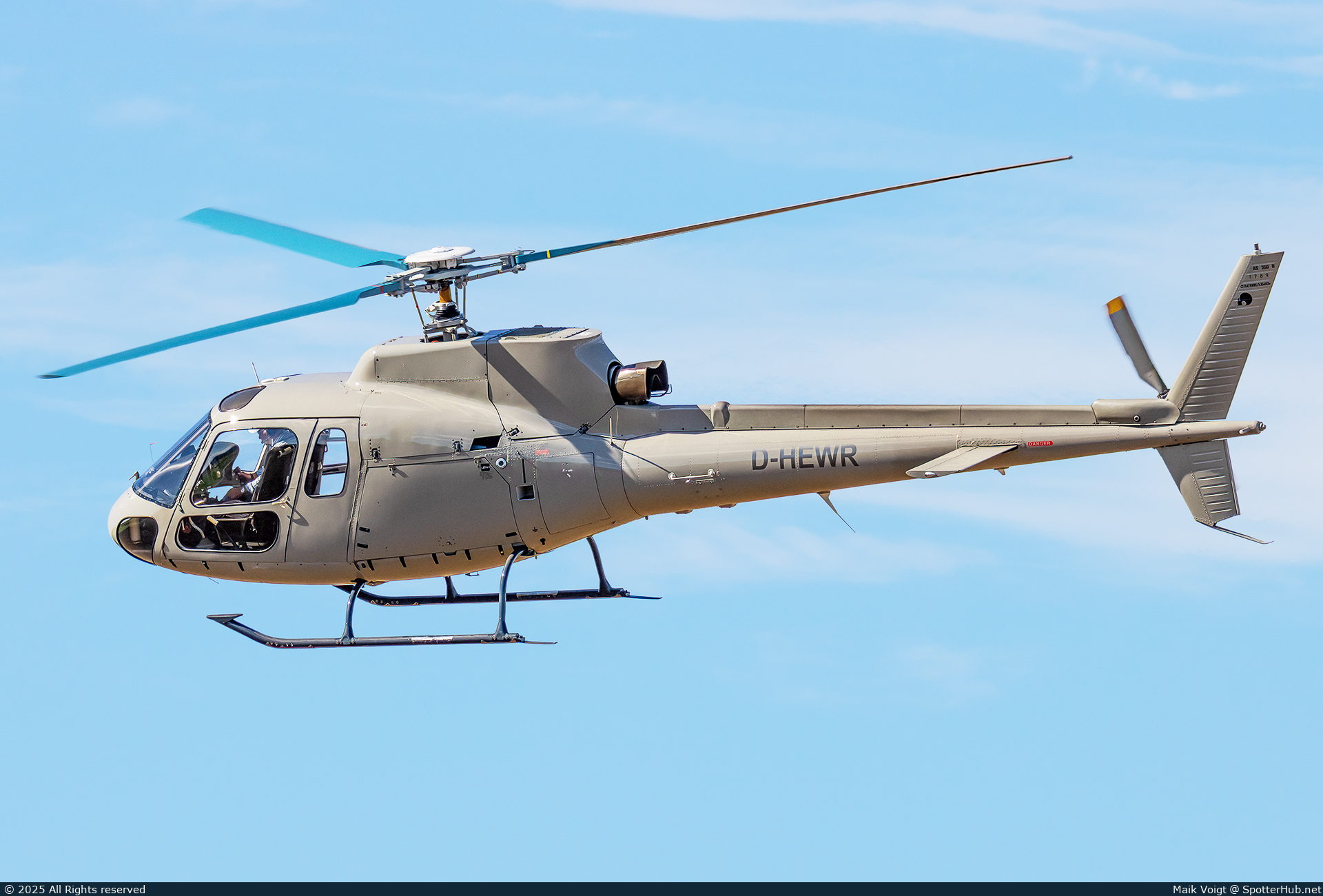 Photo of D-HEWR - Aérospatiale AS350B Écureuil operated by HTM Helicopter Travel Munich