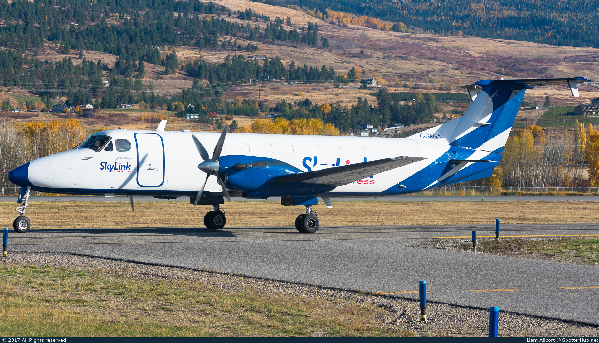 Photo of C-GKGA - Beechcraft 1900C operated by Skylink Express