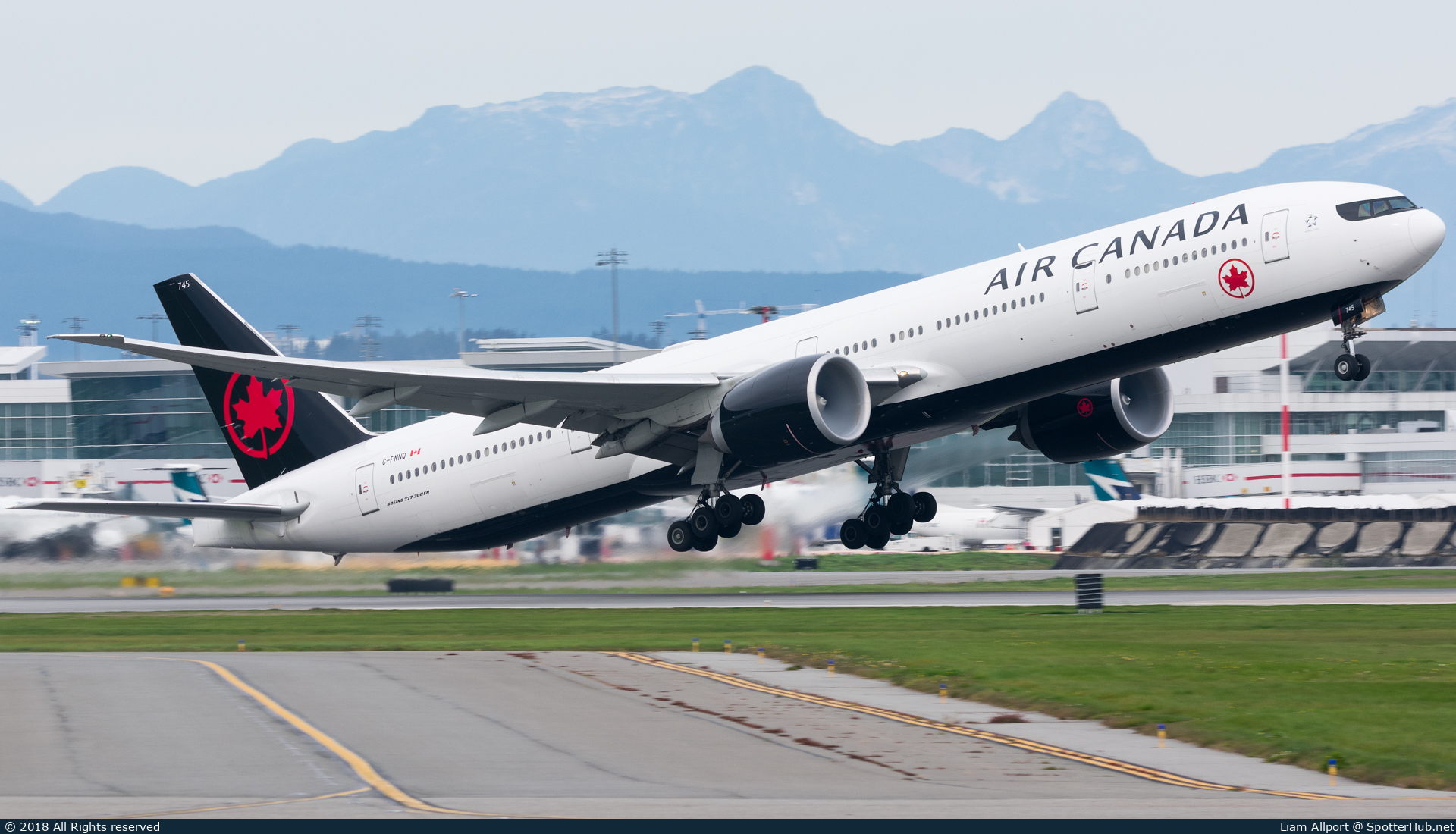Photo of C-FNNQ - Boeing 777-333(ER) operated by Air Canada