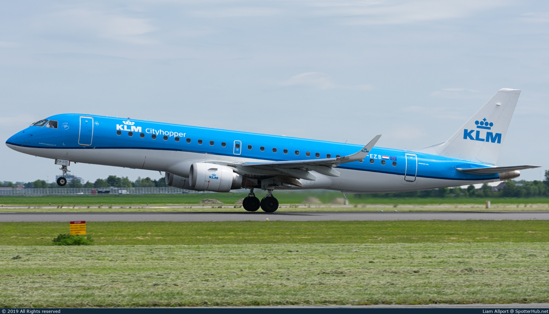 Photo of PH-EZB - Embraer ERJ-190STD operated by KLM Cityhopper