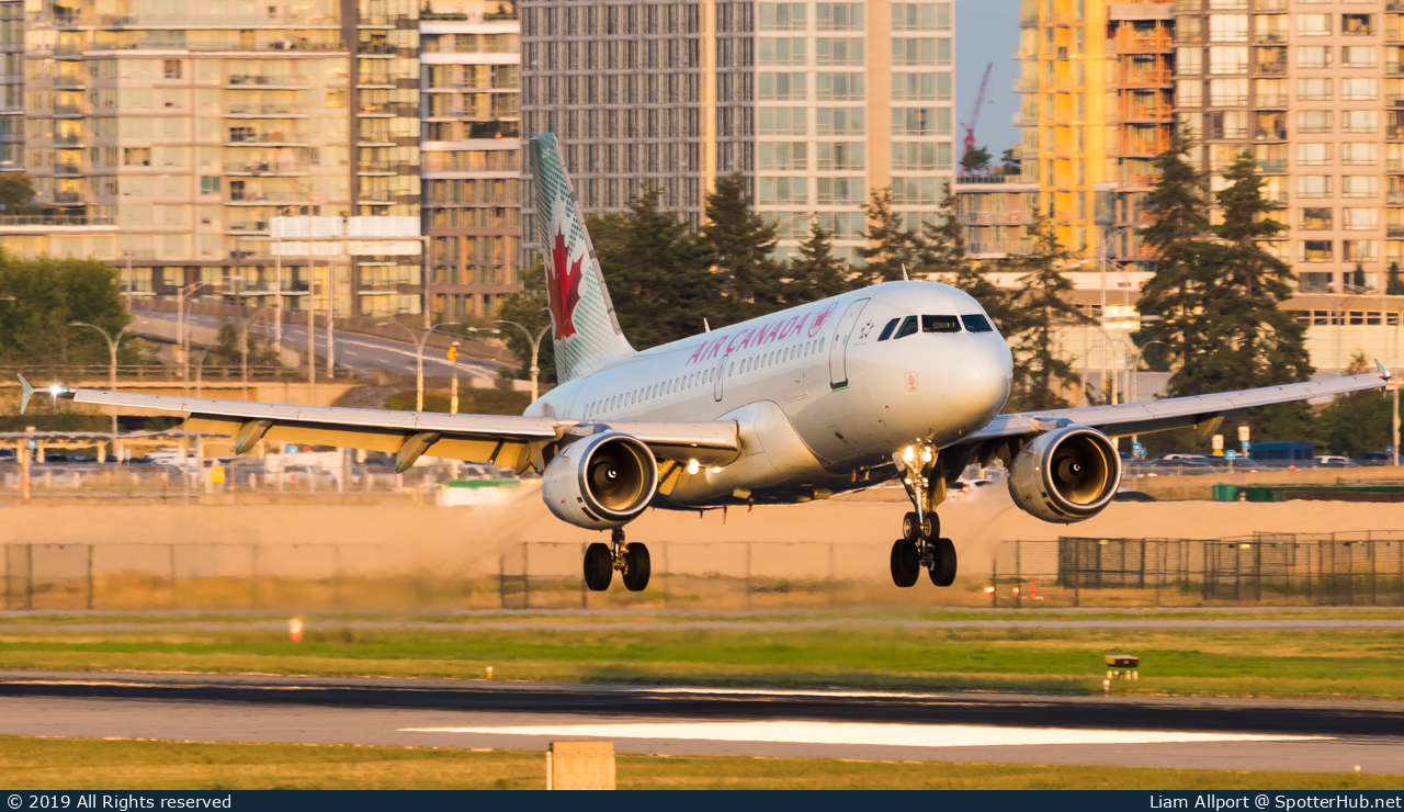 Photo of C-GAQX - Airbus A319-114 operated by Air Canada
