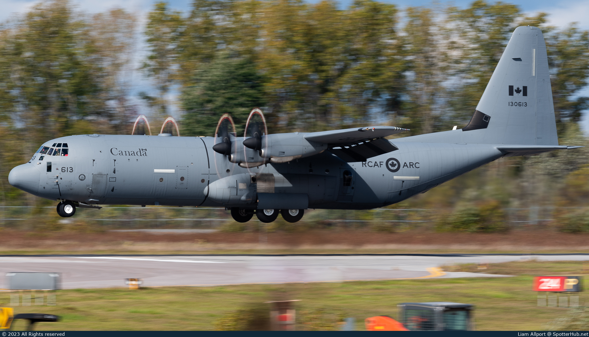 Photo of 130613 - Lockheed Martin CC-130J Hercules operated by Royal Canadian Air Force