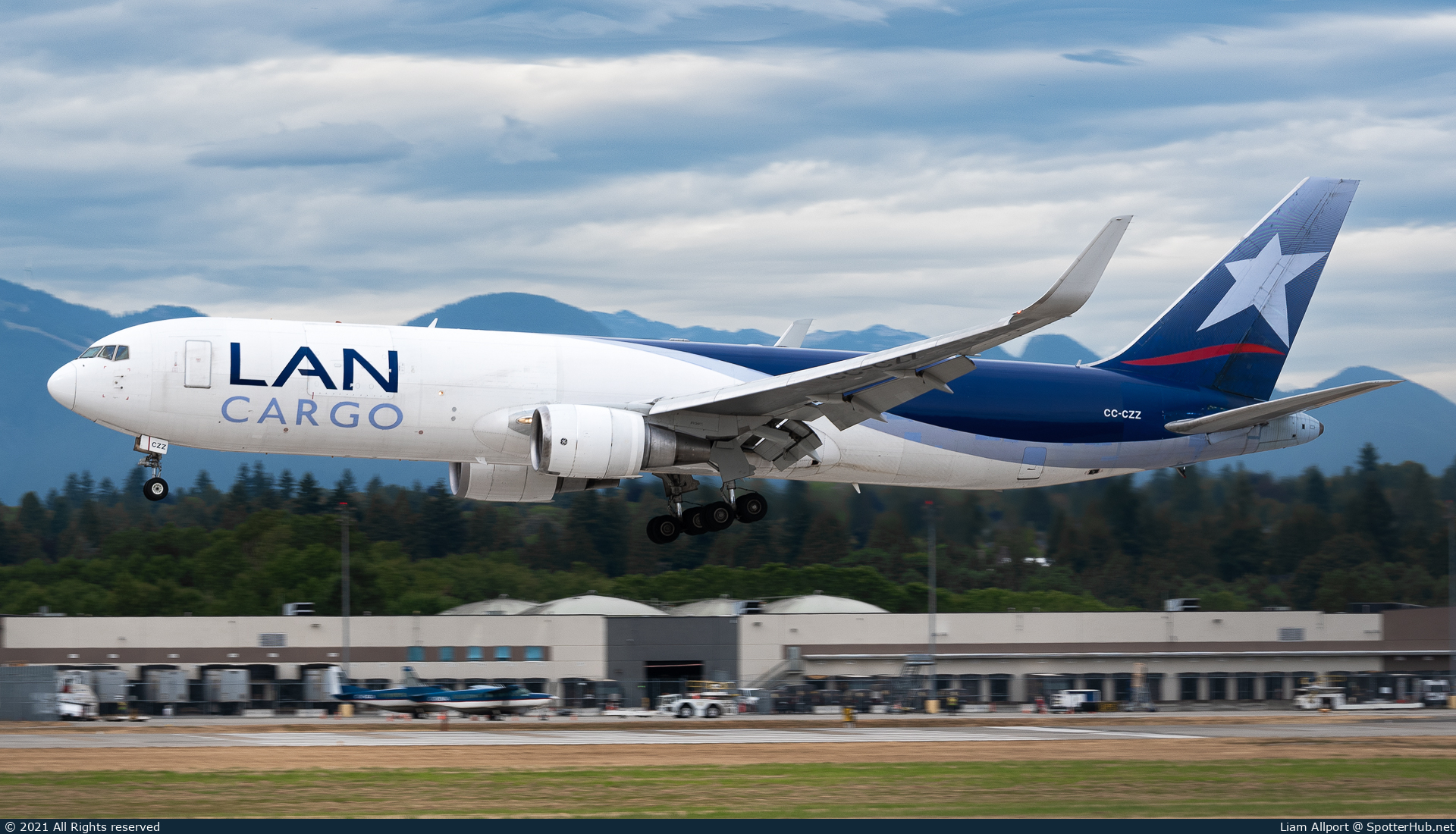 Photo of CC-CZZ - Boeing 767-316F operated by LAN Cargo