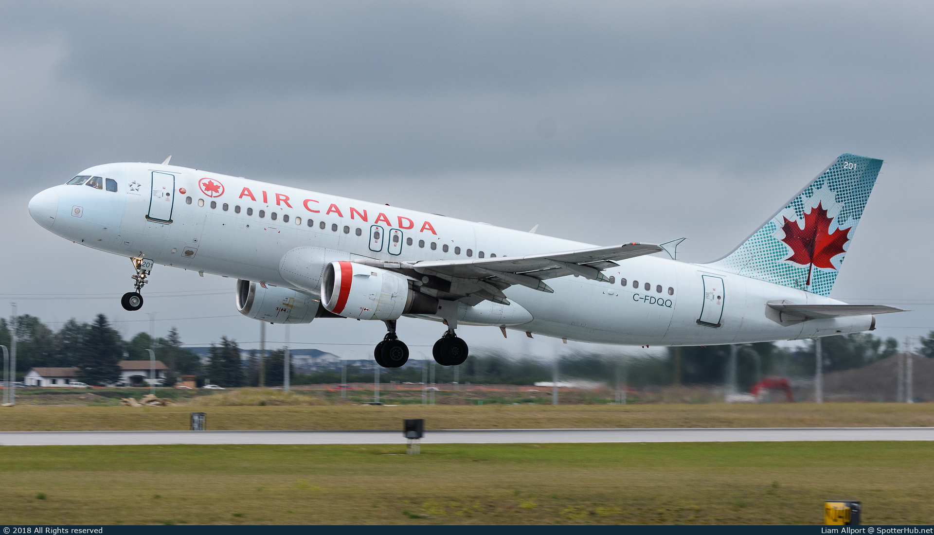 Photo of C-FDQQ - Airbus A320-211 operated by Air Canada